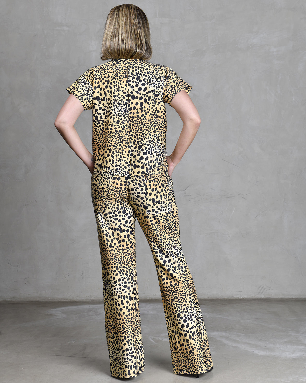 Calça Pantalona Kitty Tencel Leopardo